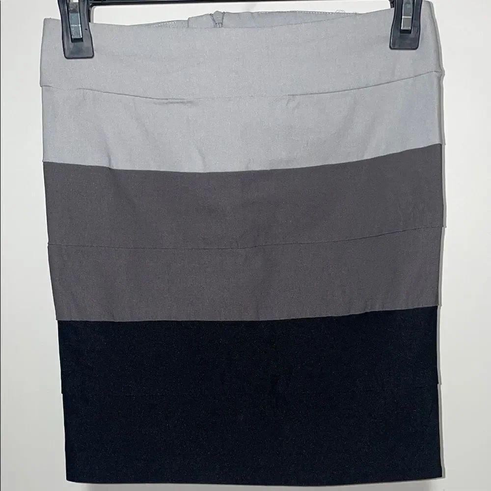 Forever 21 Gray Pencil Skirt Knee-Length Casual